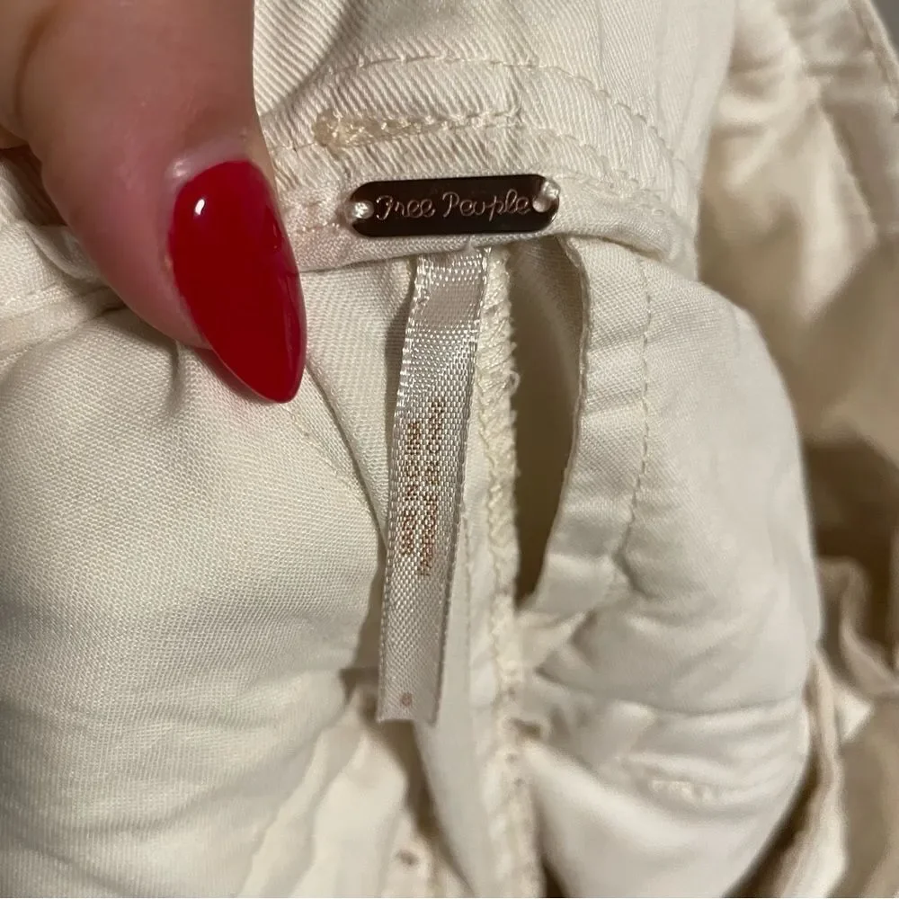 FREE PEOPLE High Waisted ‘90S Peg Paperbag Pants in Creme- Size 8